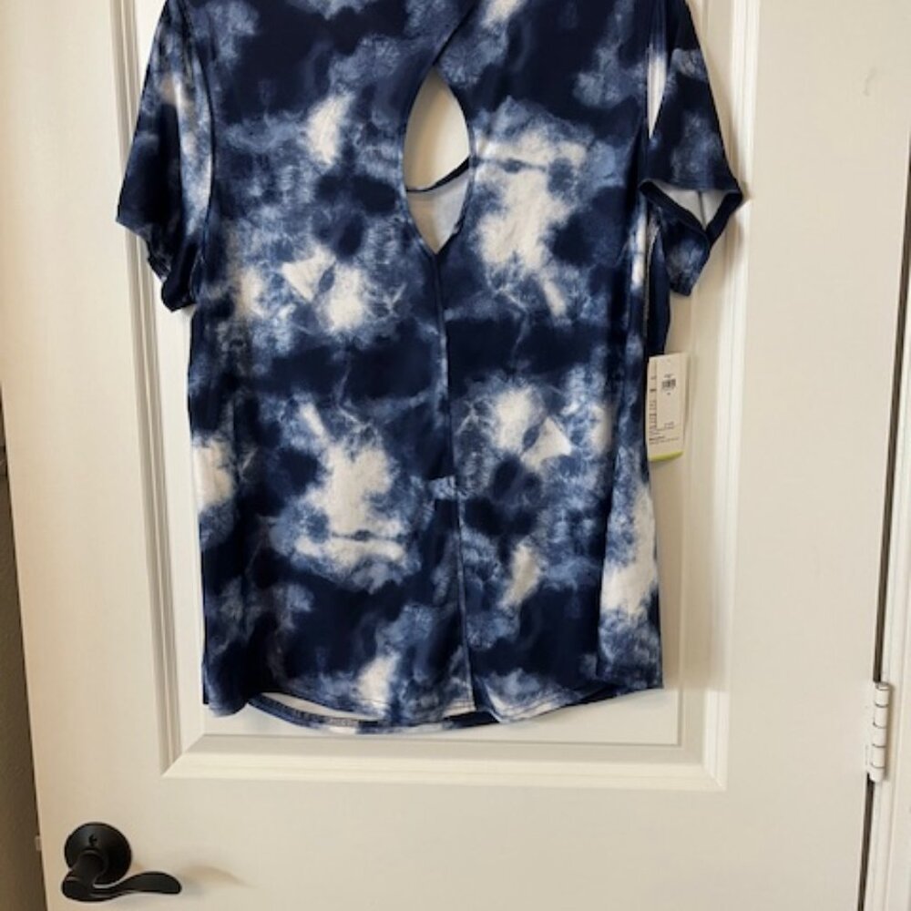 Old Navy athletic tee